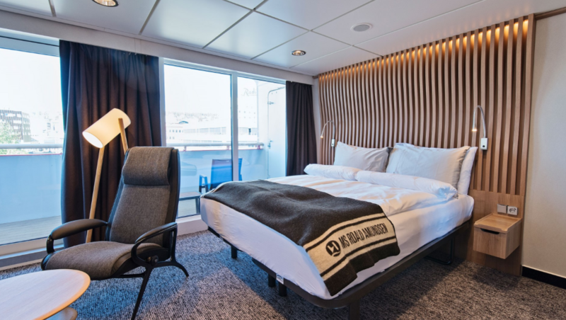 Arctic Superior | Wheelchair-accessible outside cabin with balcony
